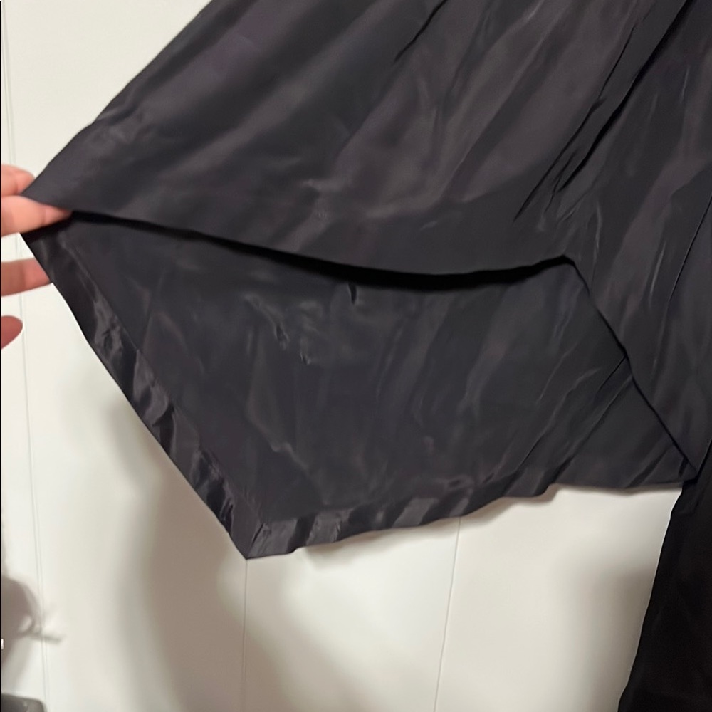 Black Cleric Robe with Flowing Sleeves - Picture 3 of 6